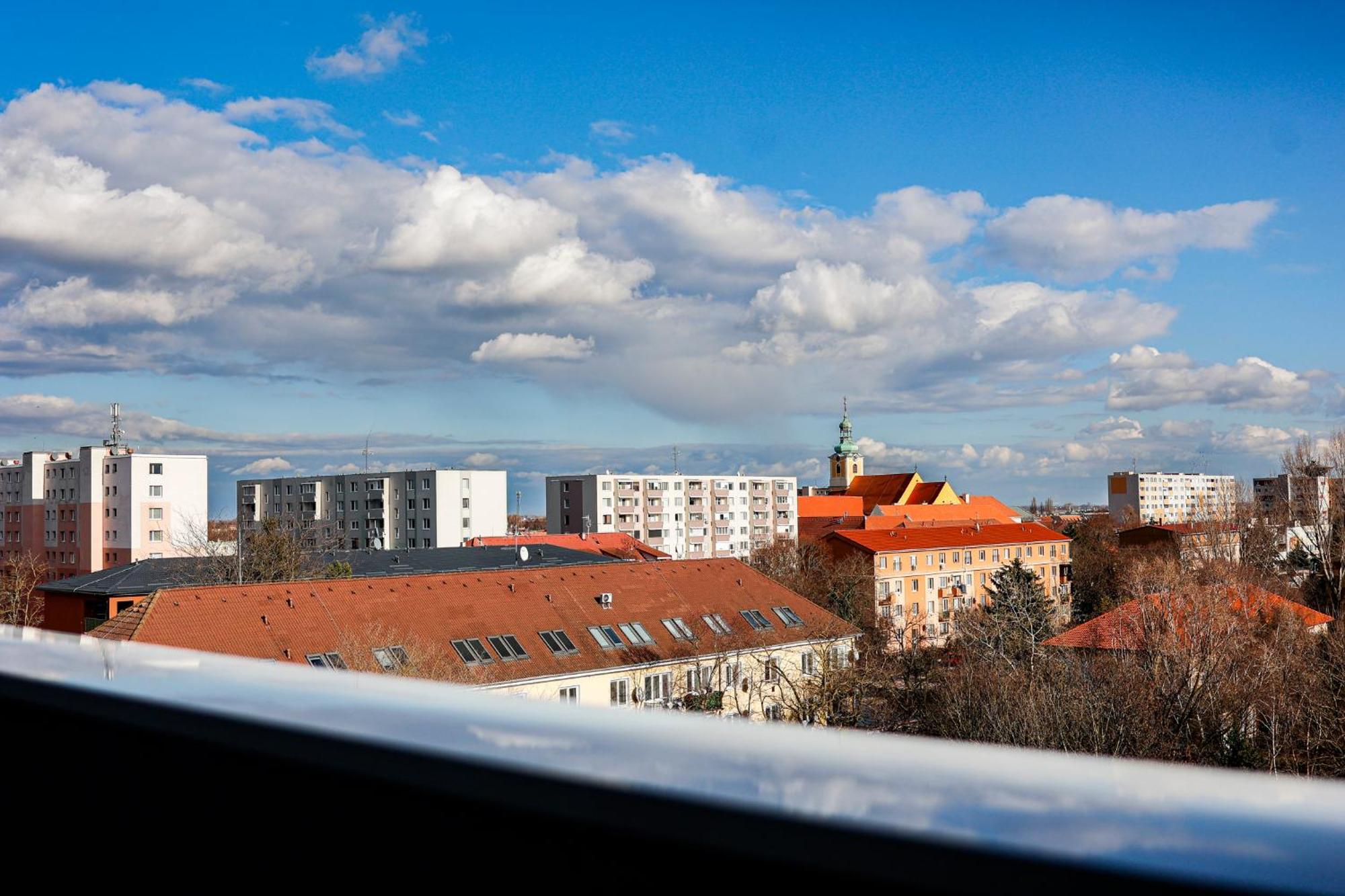 Coldweek Apartment - Samorin Near X-Bionic Sphere Esterno foto